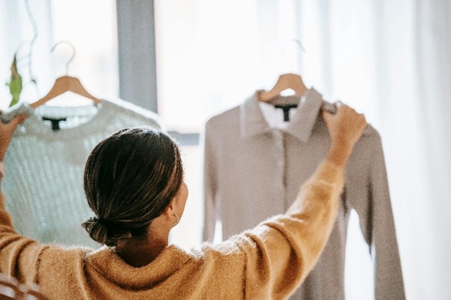 a mystery shopper looking at at Sweater during a mystery shopping visist